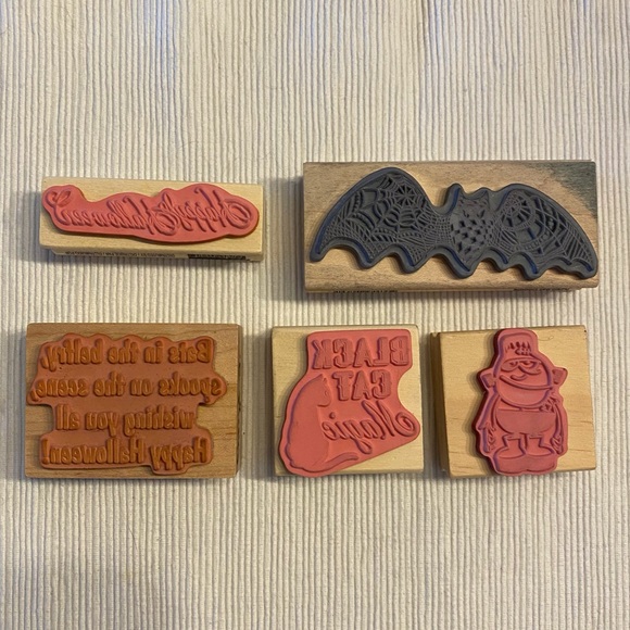 Lot of 5 Halloween Themed Stamps - Picture 2 of 4